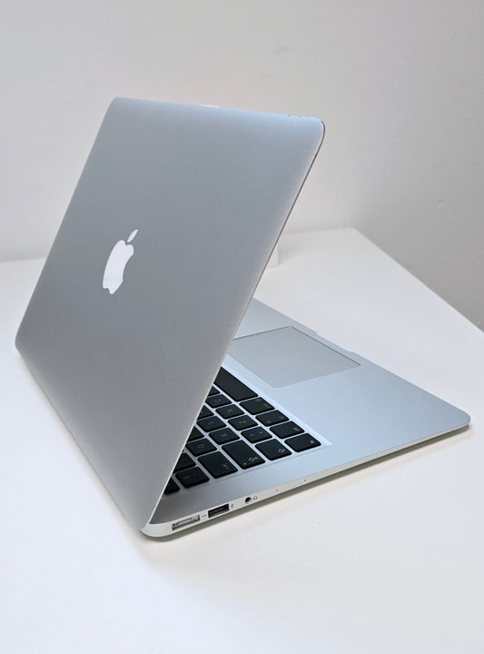 MacBook Air 13", 2017, A1466, 8GB RAM, 250GB SSD, Core i5 1.8GHz, Sliver, Very Good-QWERTY- ENGLISH