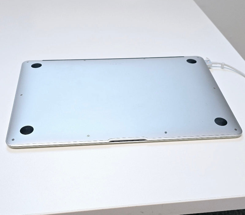 MacBook Air 13", 2017, A1466, 8GB RAM, 250GB SSD, Core i5 1.8GHz, Sliver, Very Good-QWERTY- ENGLISH