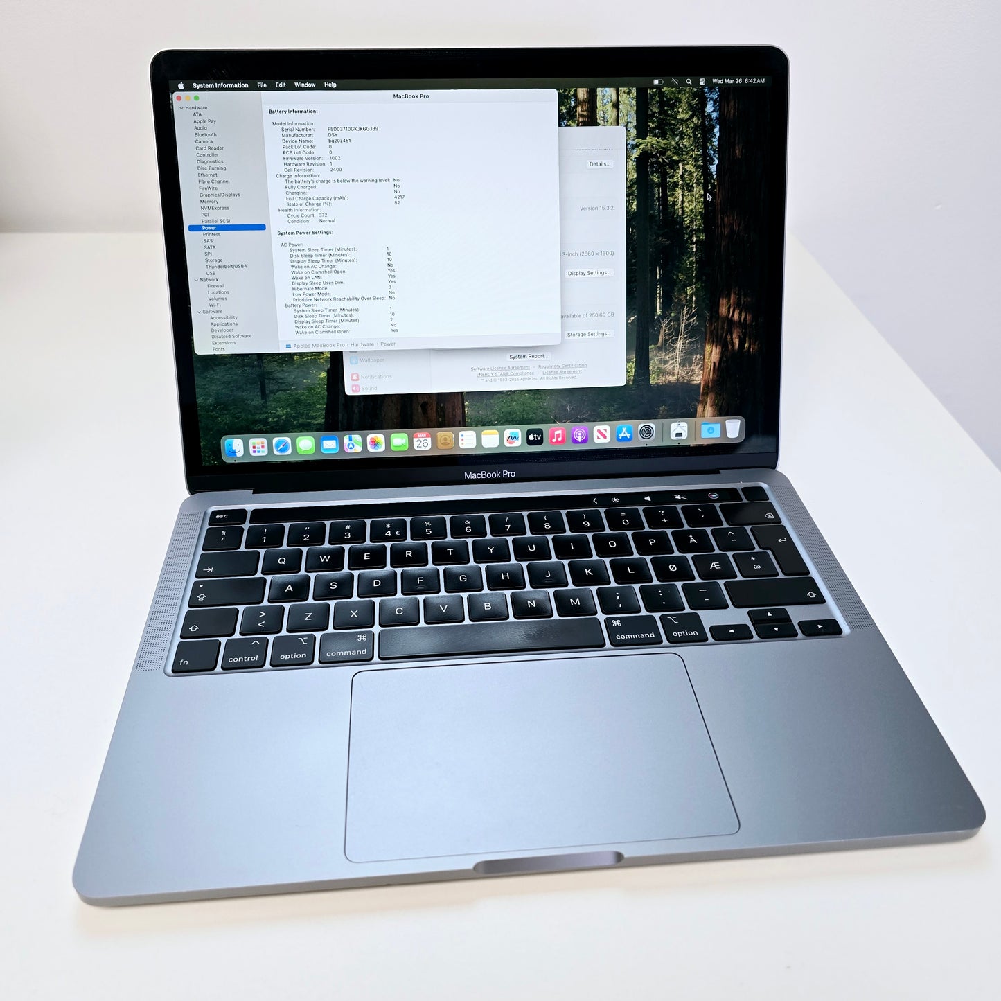 MacBook Pro - 13.3" - Quad Core Intel Core i5 - 1.4Ghz - 8GB RAM - 256GB SSD - TouchBar, Retina Display