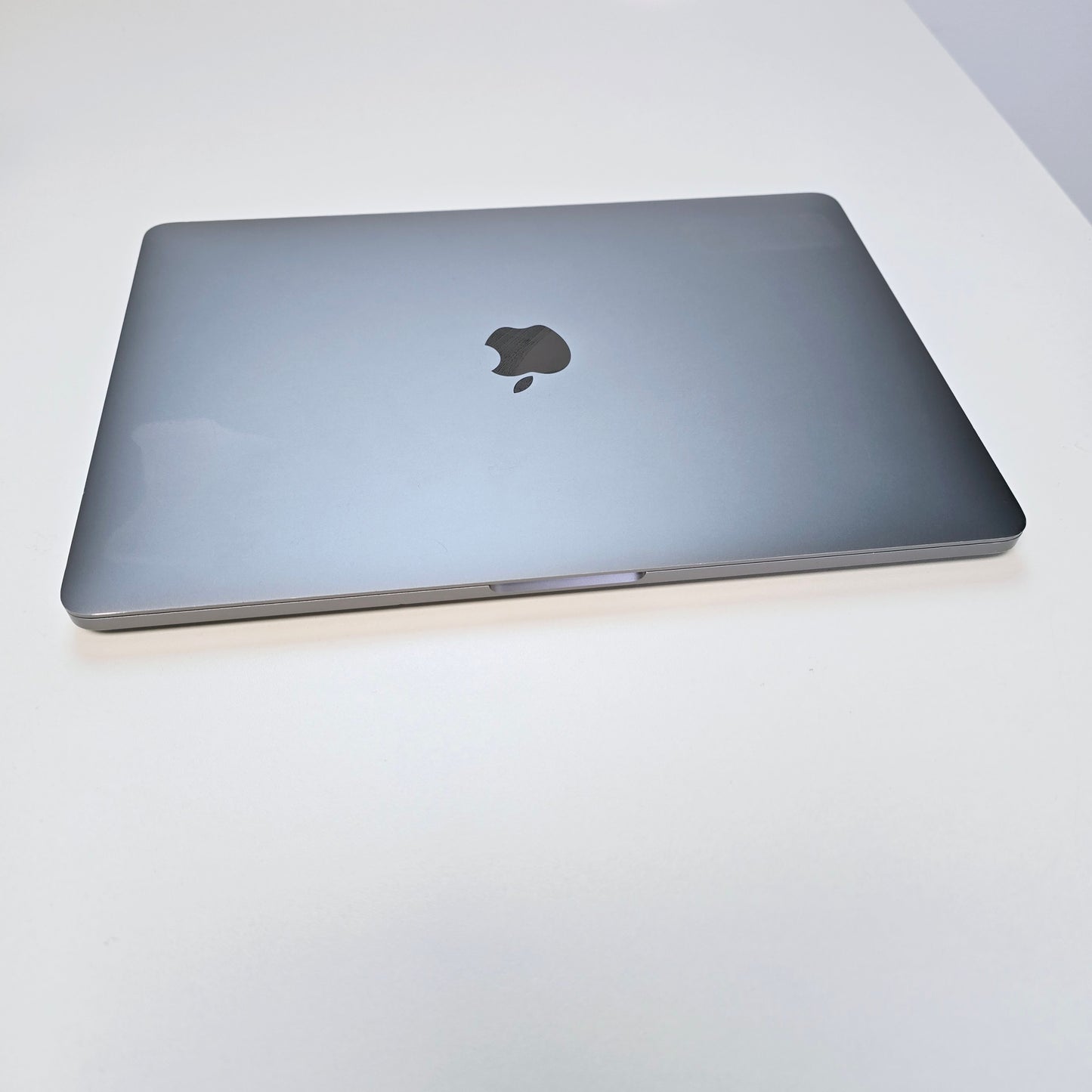 MacBook Pro - 13.3" - Quad Core Intel Core i5 - 1.4Ghz - 8GB RAM - 256GB SSD - TouchBar, Retina Display