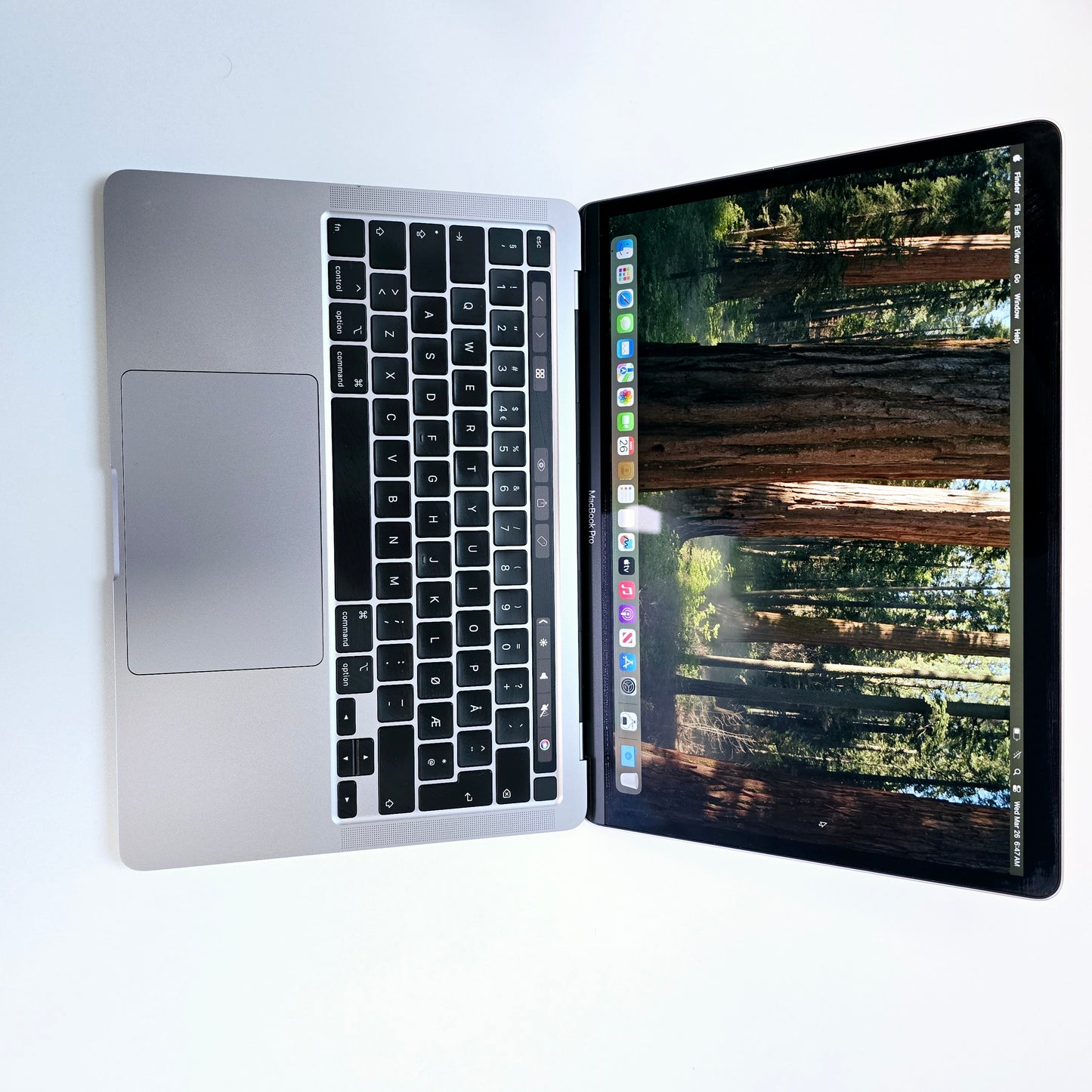 MacBook Pro - 13.3" - Quad Core Intel Core i5 - 1.4Ghz - 8GB RAM - 256GB SSD - TouchBar, Retina Display