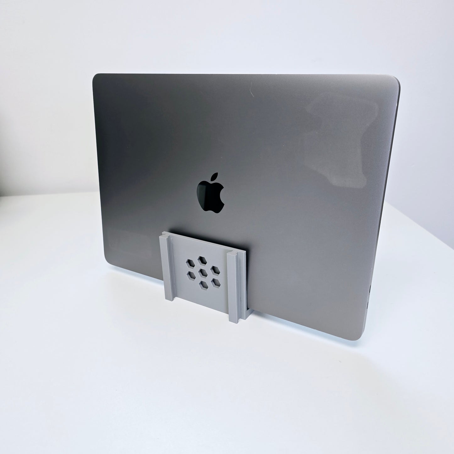MacBook Pro - 13.3" - Quad Core Intel Core i5 - 1.4Ghz - 8GB RAM - 256GB SSD - TouchBar, Retina Display