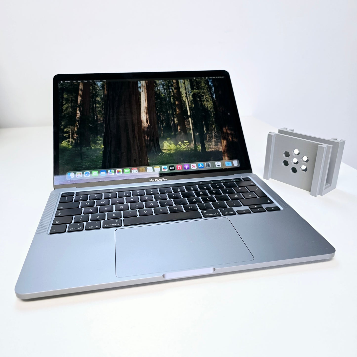 MacBook Pro - 13.3" - Quad Core Intel Core i5 - 1.4Ghz - 8GB RAM - 256GB SSD - TouchBar, Retina Display