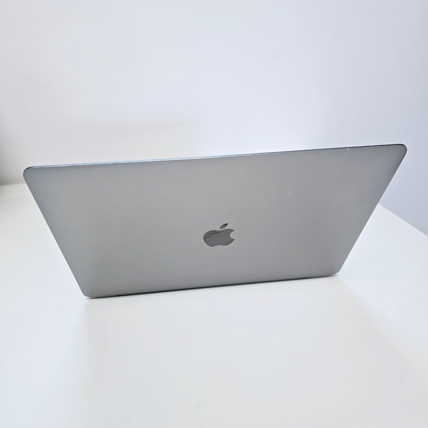 MacBook Air - 13.3" - Intel Core i5 - 1.6Ghz - 8GB RAM -128GB SSD , Retina Display