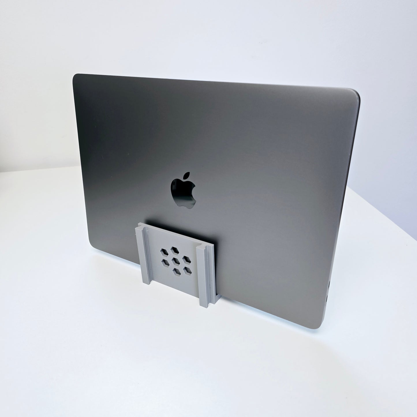 MacBook Pro - 13" - Intel Core i5 - 1.4Ghz - 8GB RAM -256GB SSD - TouchBar, Retina Display