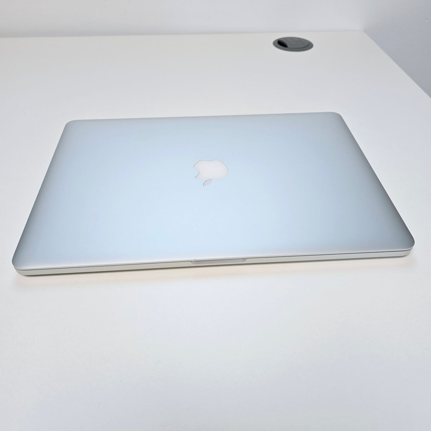MacBook Pro - 15.4" - Intel Core i7 - 2.0Ghz+ - 16GB RAM - 500GB SSD - Retina Display