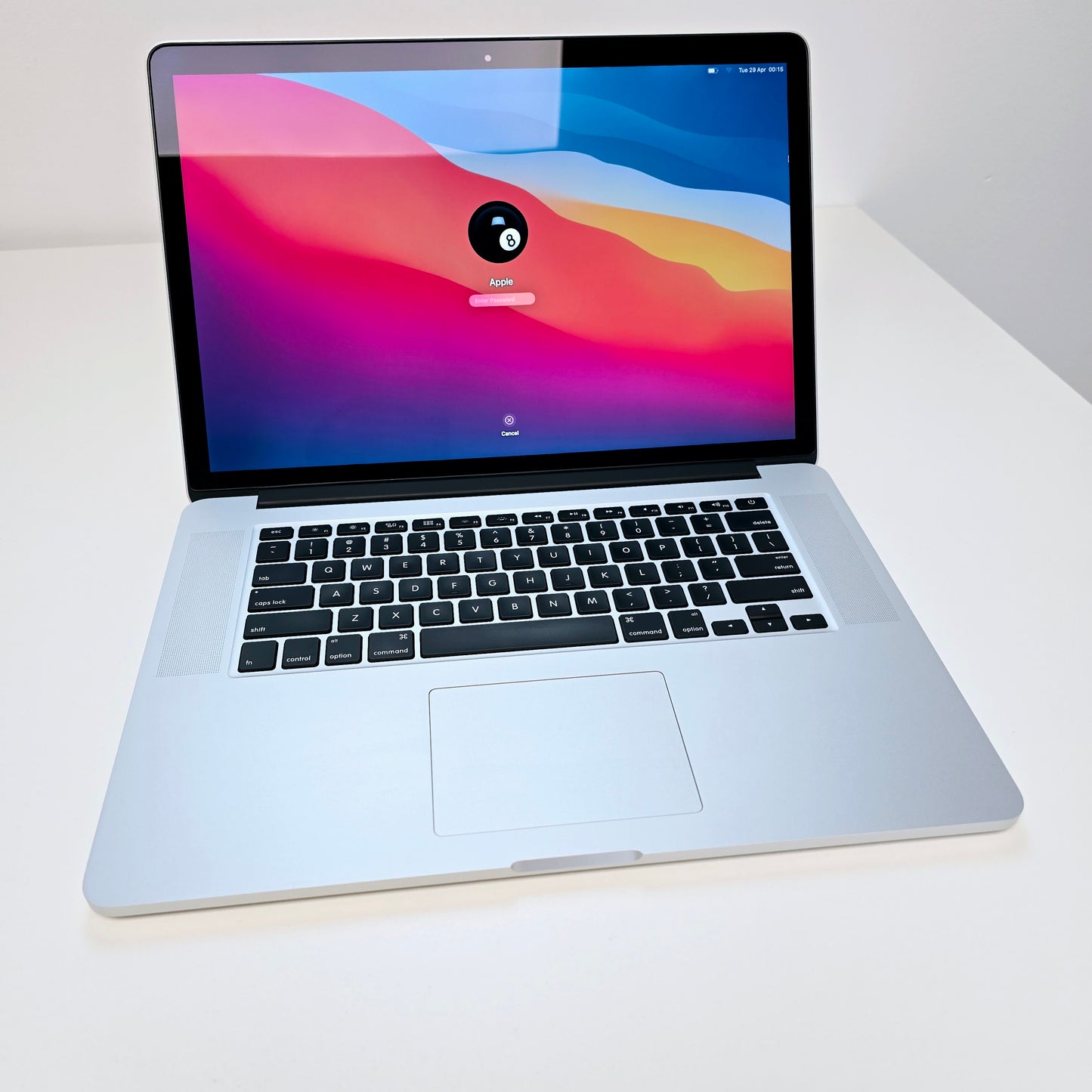 MacBook Pro - 15.4" - Intel Core i7 - 2.0Ghz+ - 16GB RAM - 500GB SSD - Retina Display