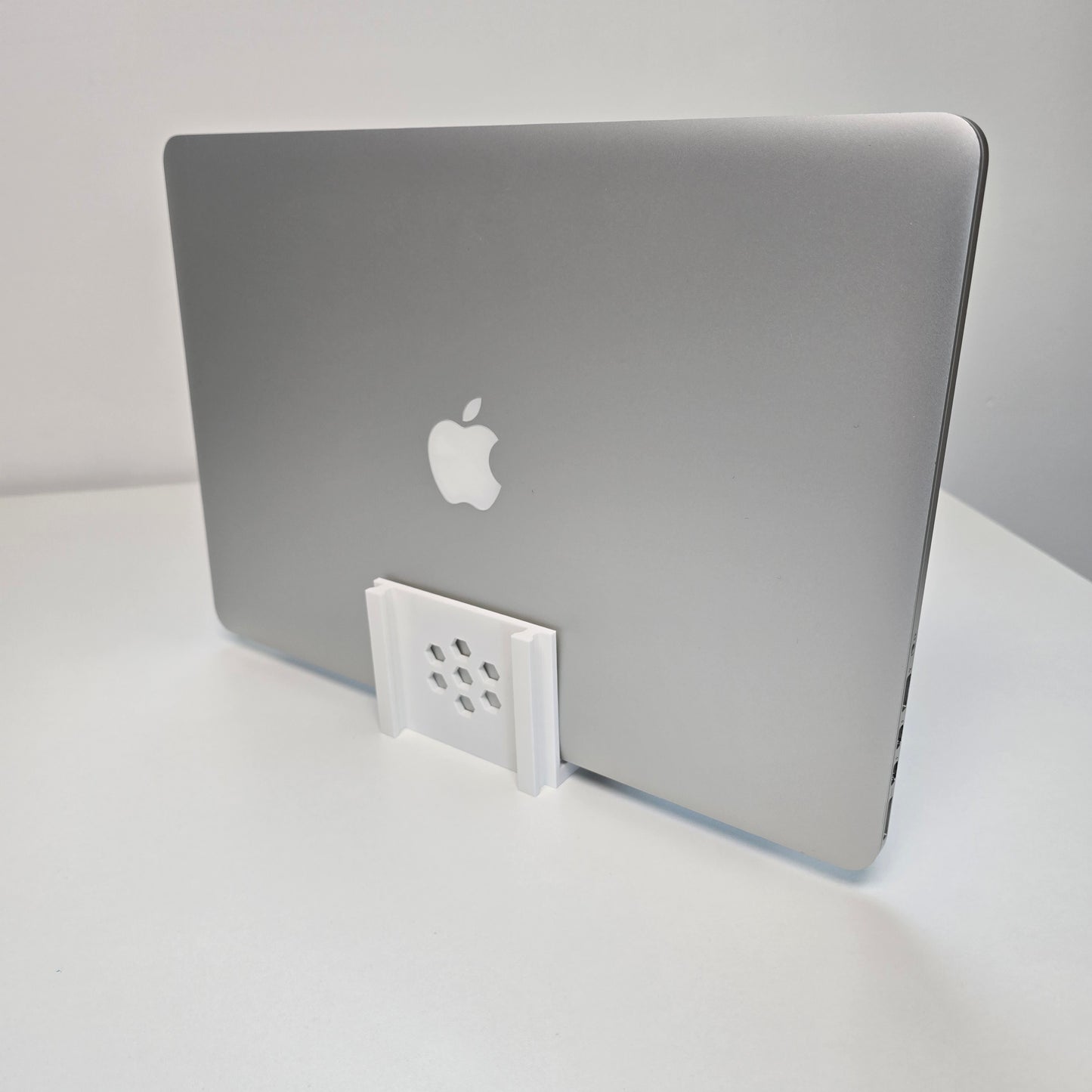 MacBook Pro - 15.4" - Intel Core i7 - 2.0Ghz+ - 16GB RAM - 500GB SSD - Retina Display