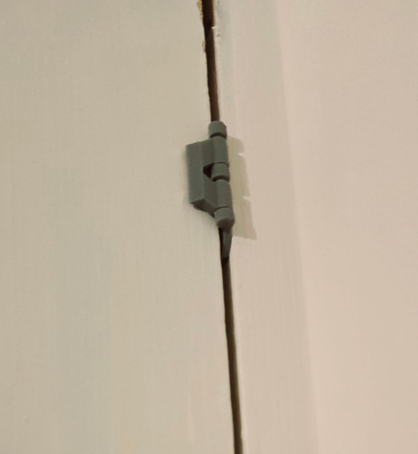 VertiGrip™ MDF Hinges – Vertical Fixing Hinges for 9mm Boards | Stronger Hold Than Traditional Edge Screws