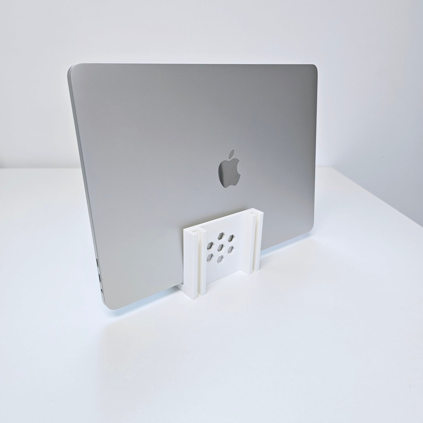 Cascade Desk Holder for MacBooks