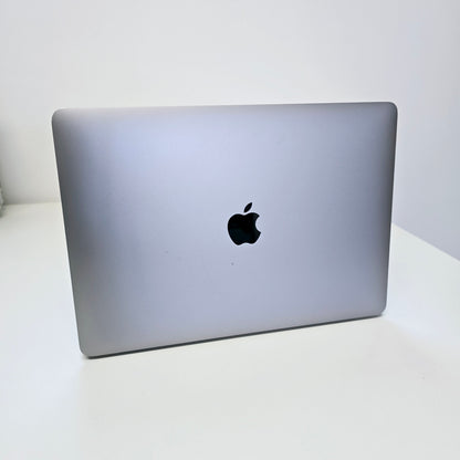 MacBook Pro 13" | 2018 | Intel i5-2.4GHz | RAM 8GB | SSD 250 GB | Sliver | Good QWERTY - ENGLISH