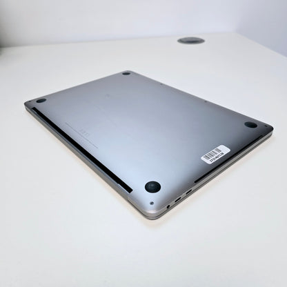 MacBook Pro 13" | 2018 | Intel i5-2.4GHz | RAM 8GB | SSD 250 GB | Sliver | Good QWERTY - ENGLISH