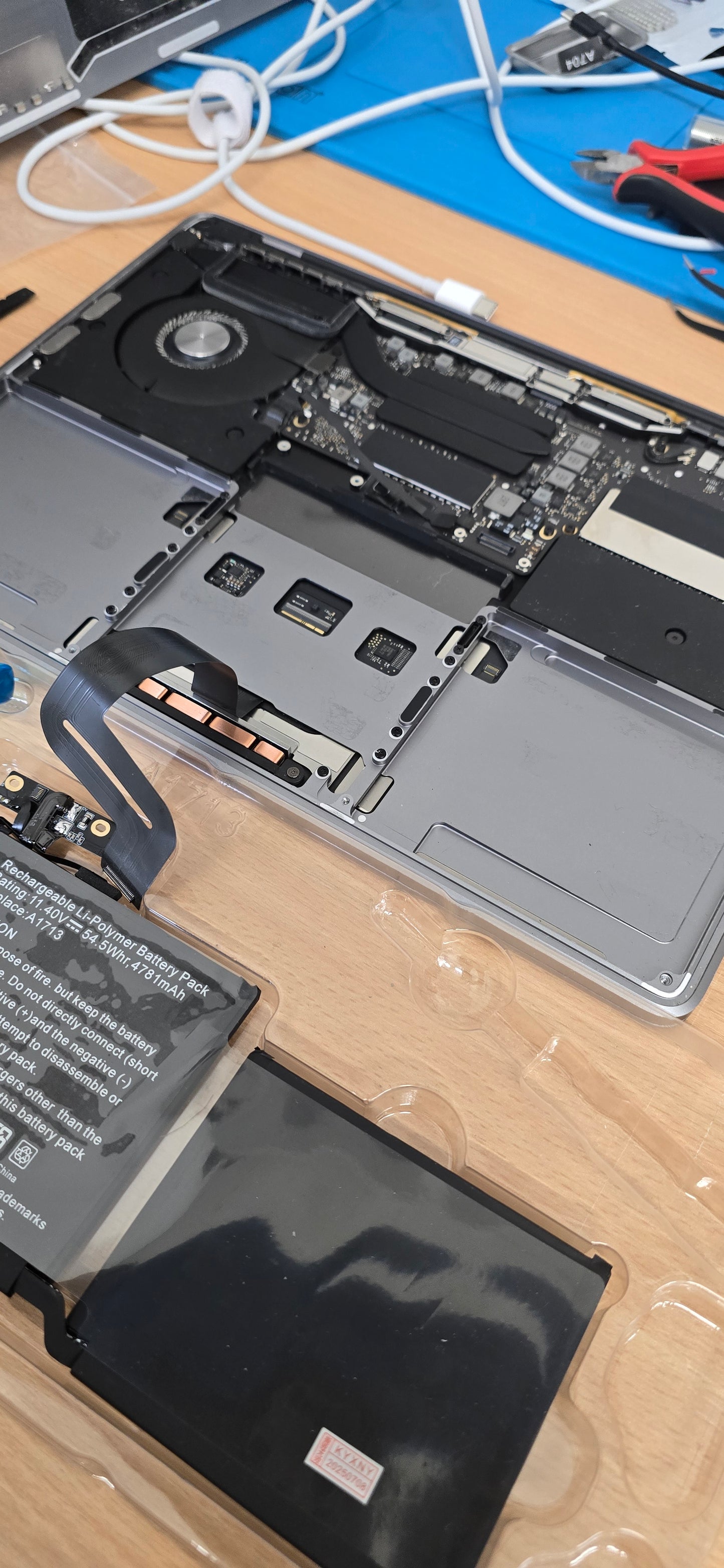 Battery kit for MacBook Pro 13" , compatible for MacBook Pro Model No. A1708 , EMC2978 & EMC3164