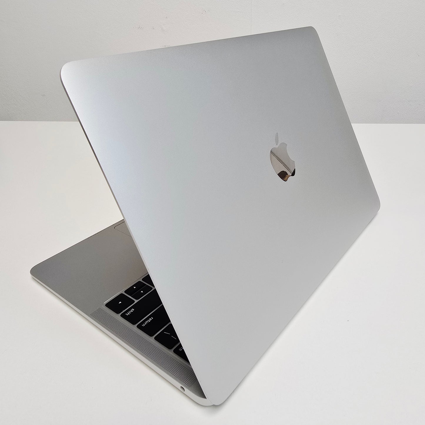 MacBook Air [13" | 2019 | Intel i5-1.6GHz | RAM 8GB | SSD 250 GB | Silver | Fair] QWERTY - ENGLISH