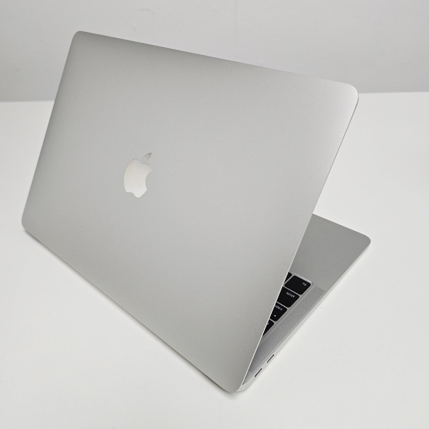 MacBook Pro 13" | 2018/2019 | Intel i5 | RAM 16GB | SSD 1000 GB |  Very Good | QWERTY - ENGLISH