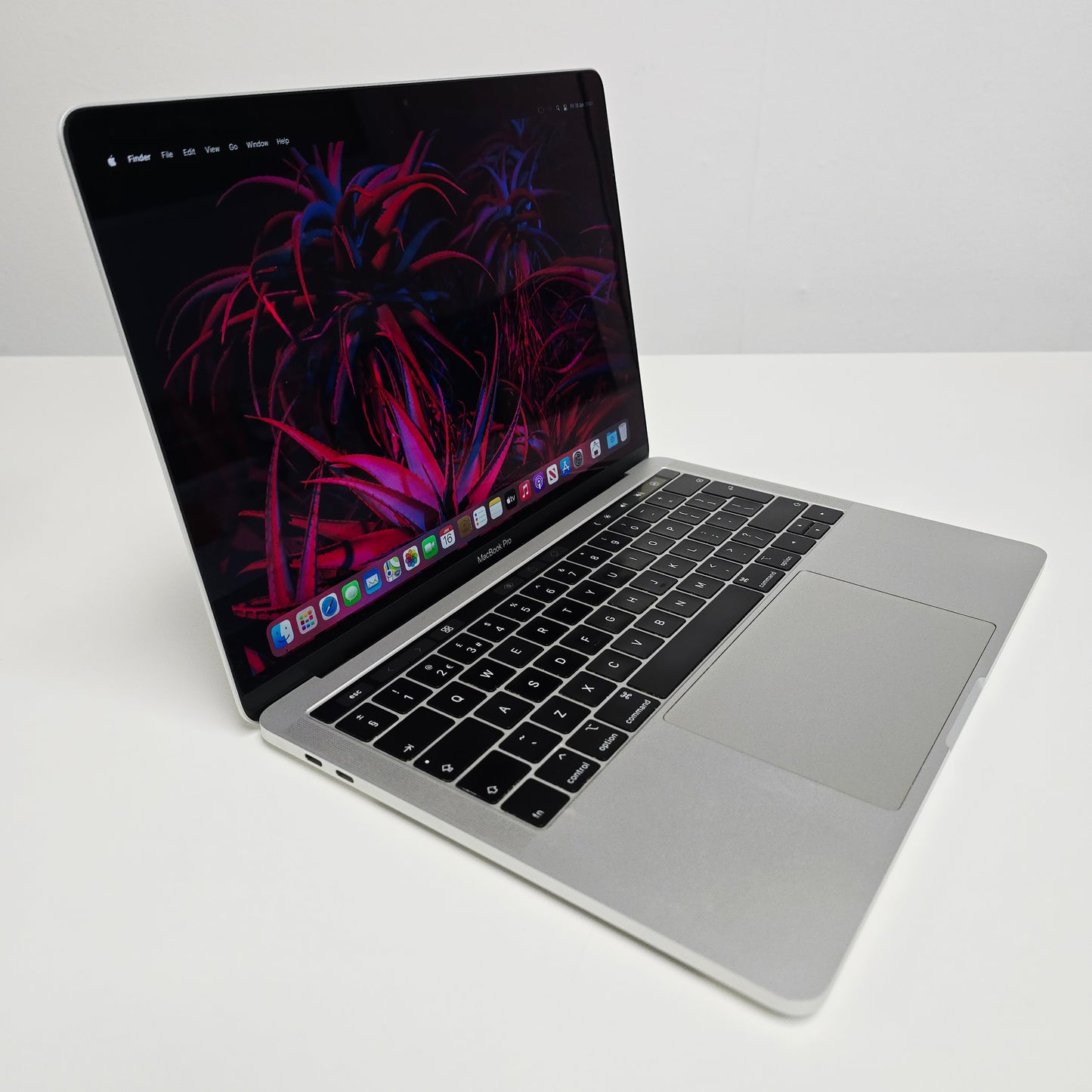 MacBook Pro 13" | 2018/2019 | Intel i5 | RAM 16GB | SSD 1000 GB |  Very Good | QWERTY - ENGLISH