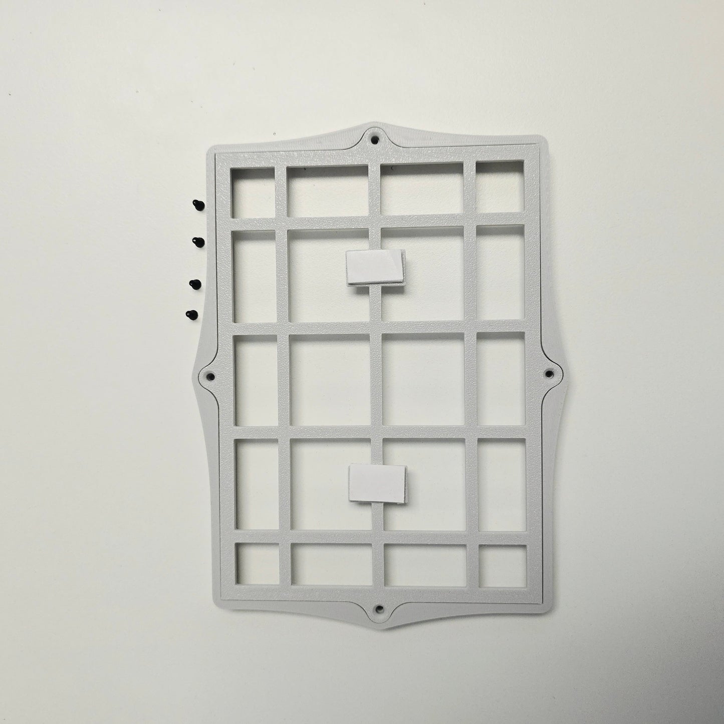 SecureFrame – A Secure Display Solution for Semi-Public Spaces