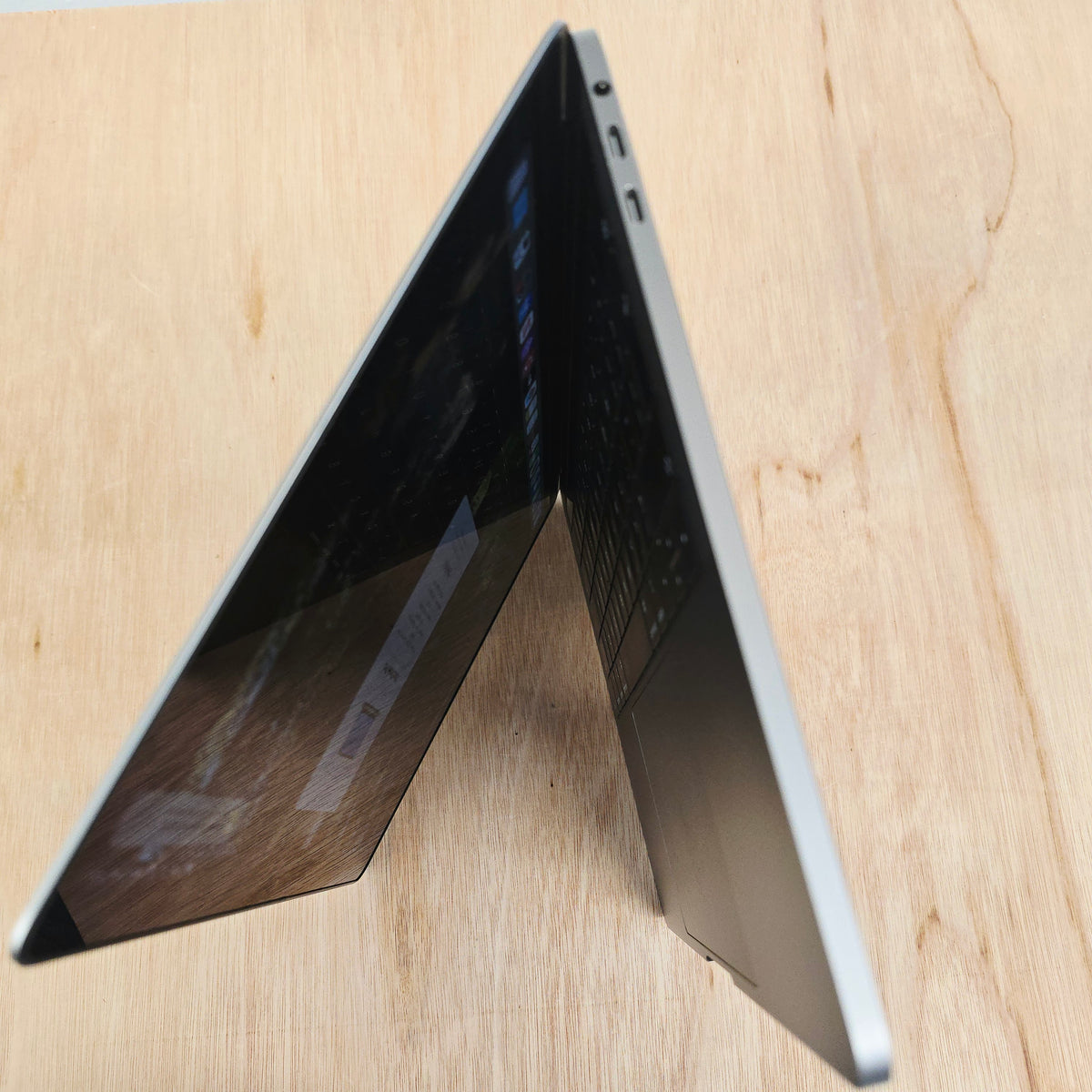 MacBook Pro 13" | 2018/2019 | Intel i7 | 2.7GHz| RAM 16GB | SSD 1000 GB |  Excellent  | QWERTY - ENGLISH