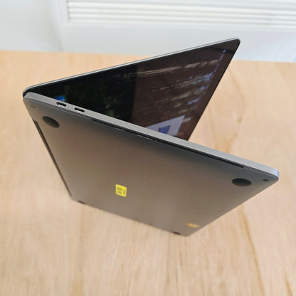 MacBook Pro 13" | 2018/2019 | Intel i7 | 2.7GHz| RAM 16GB | SSD 1000 GB |  Excellent  | QWERTY - ENGLISH